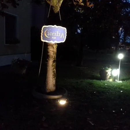 לינה וארוחת בוקר Ciccilia 3*